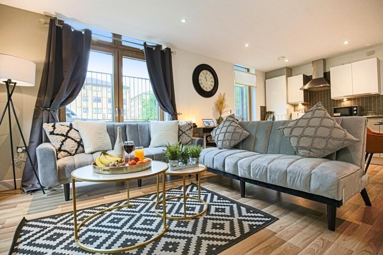 Campbell Park Apartment - City Centre - Free Parking, Balcony, Super-Fast Wifi And Smart Tv With Netflix By Yoko Property Milton Keynes Dış mekan fotoğraf